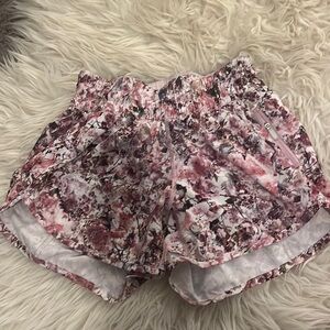 Cute floral lulu shorts! Size 2-4!